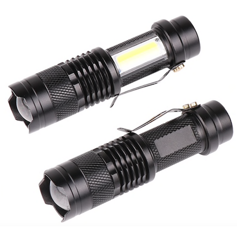 Vue latérale de la lampe torche montrant sa structure robuste