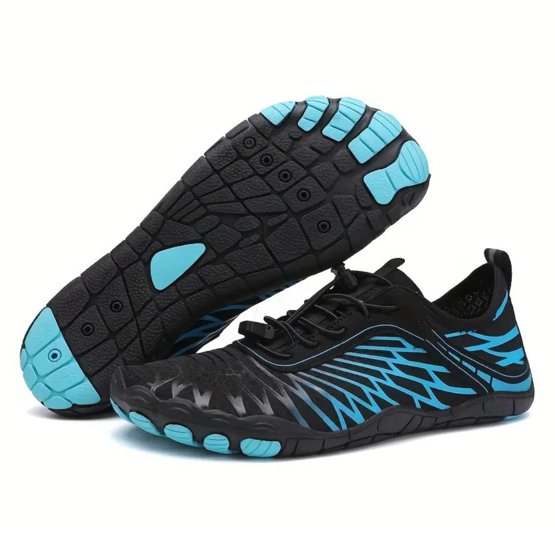 Chaussures aquatiques avec semelle antidérapante en gros plan
