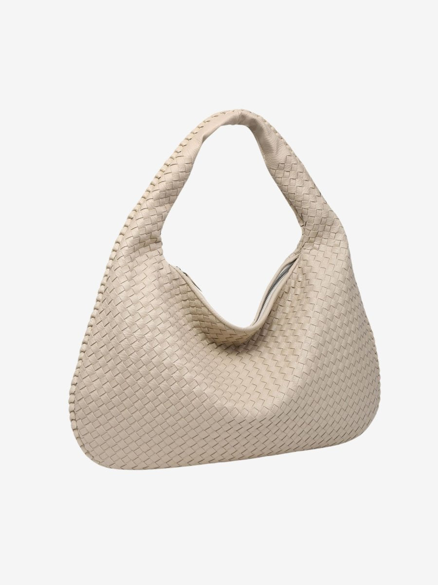 Sac porté à l'épaule, démontrant son confort et légèreté