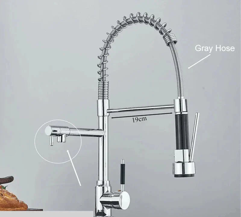 Gros plan sur le levier unique du robinet de cuisine