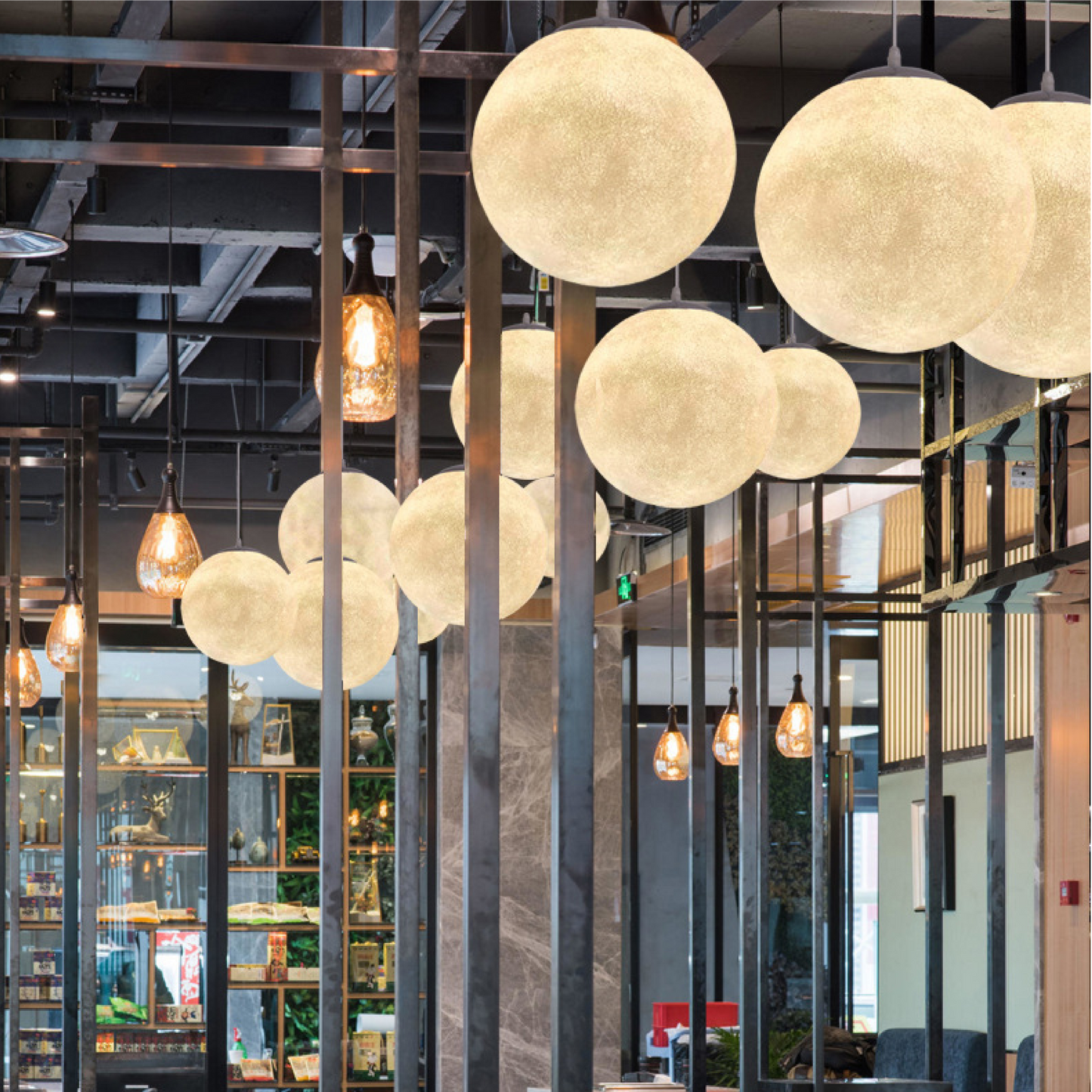 Lampe suspendue dans un intérieur moderne