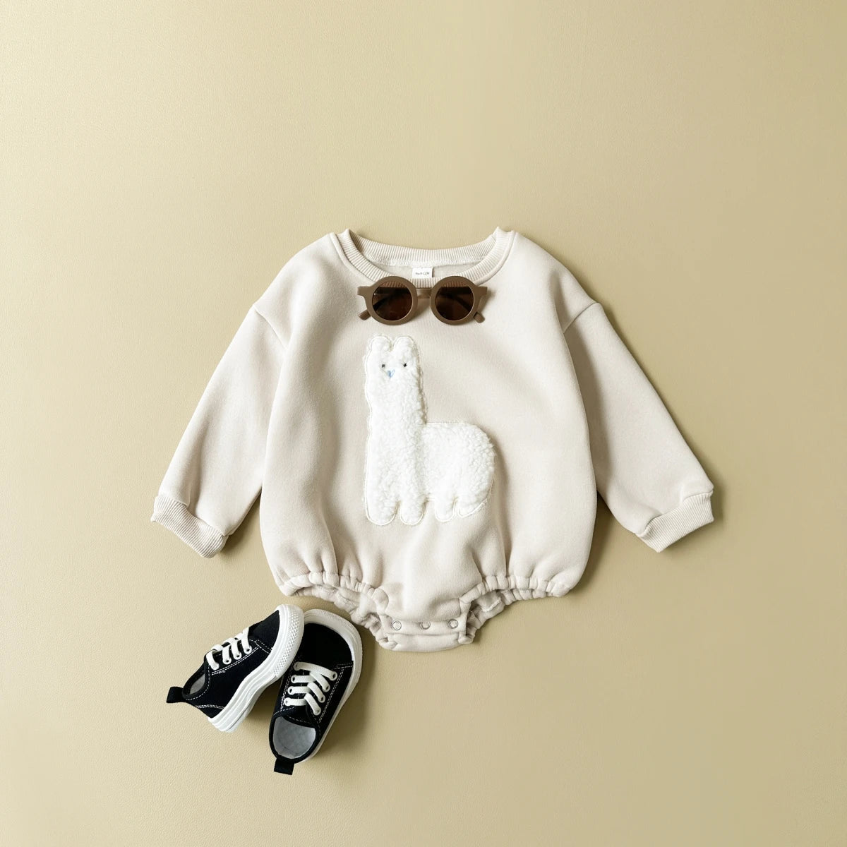 Détail du tissu en coton doux avec motif lama