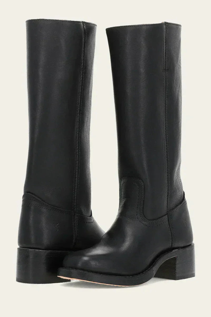 Détail de la couture durable sur la semelle des bottes