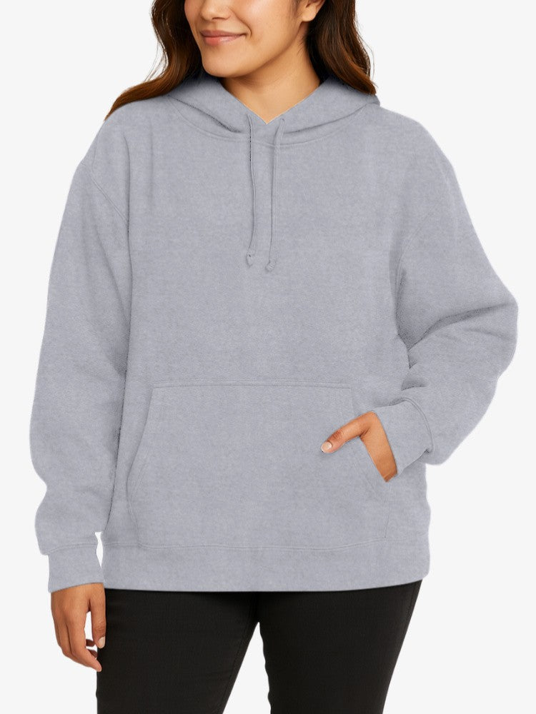 Femme portant le sweat, ambiance décontractée