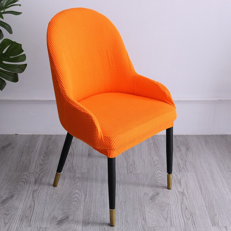 Vue rapprochée du motif stylé de la housse de chaise