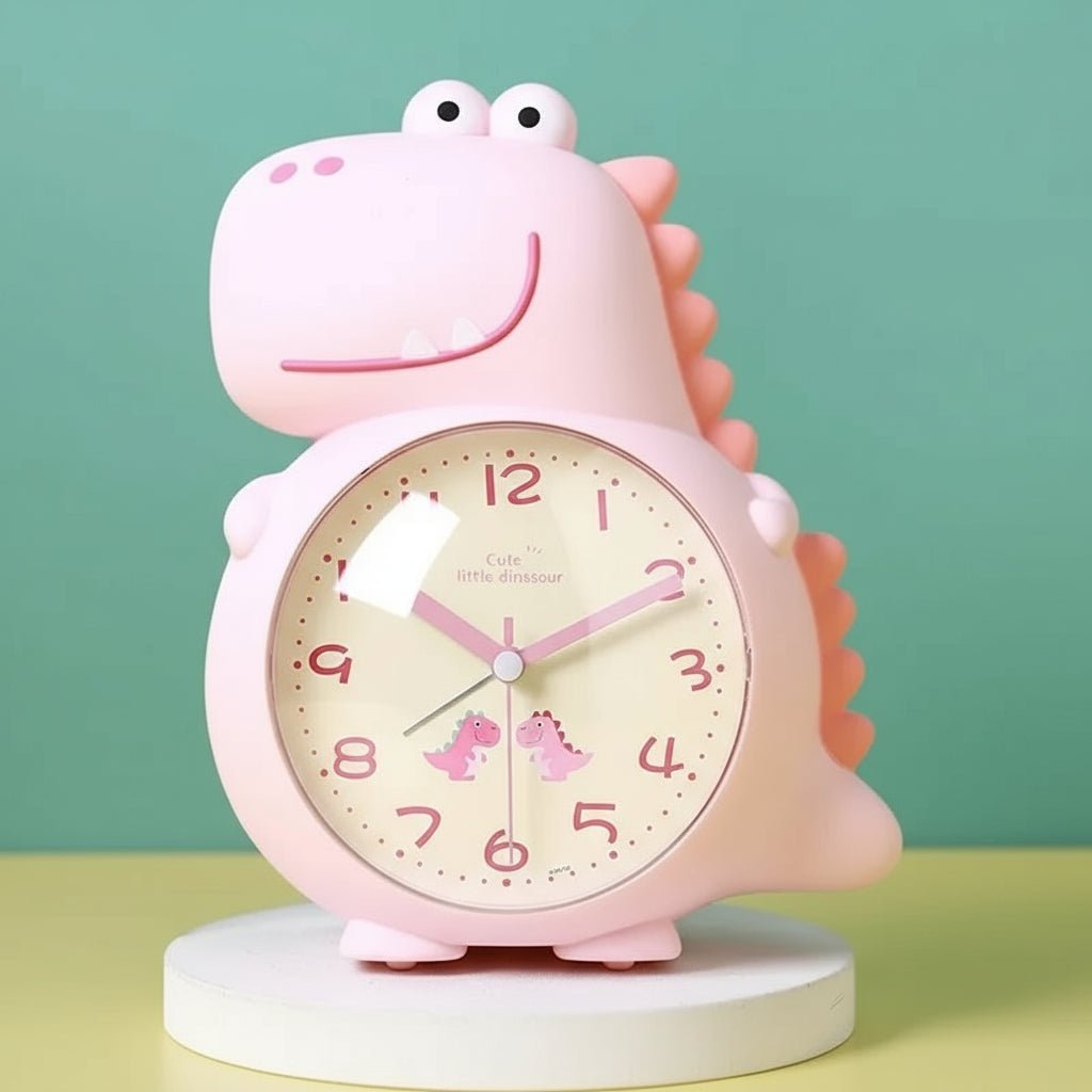 Réveil dinosaure entouré de jouets dans une chambre d'enfant