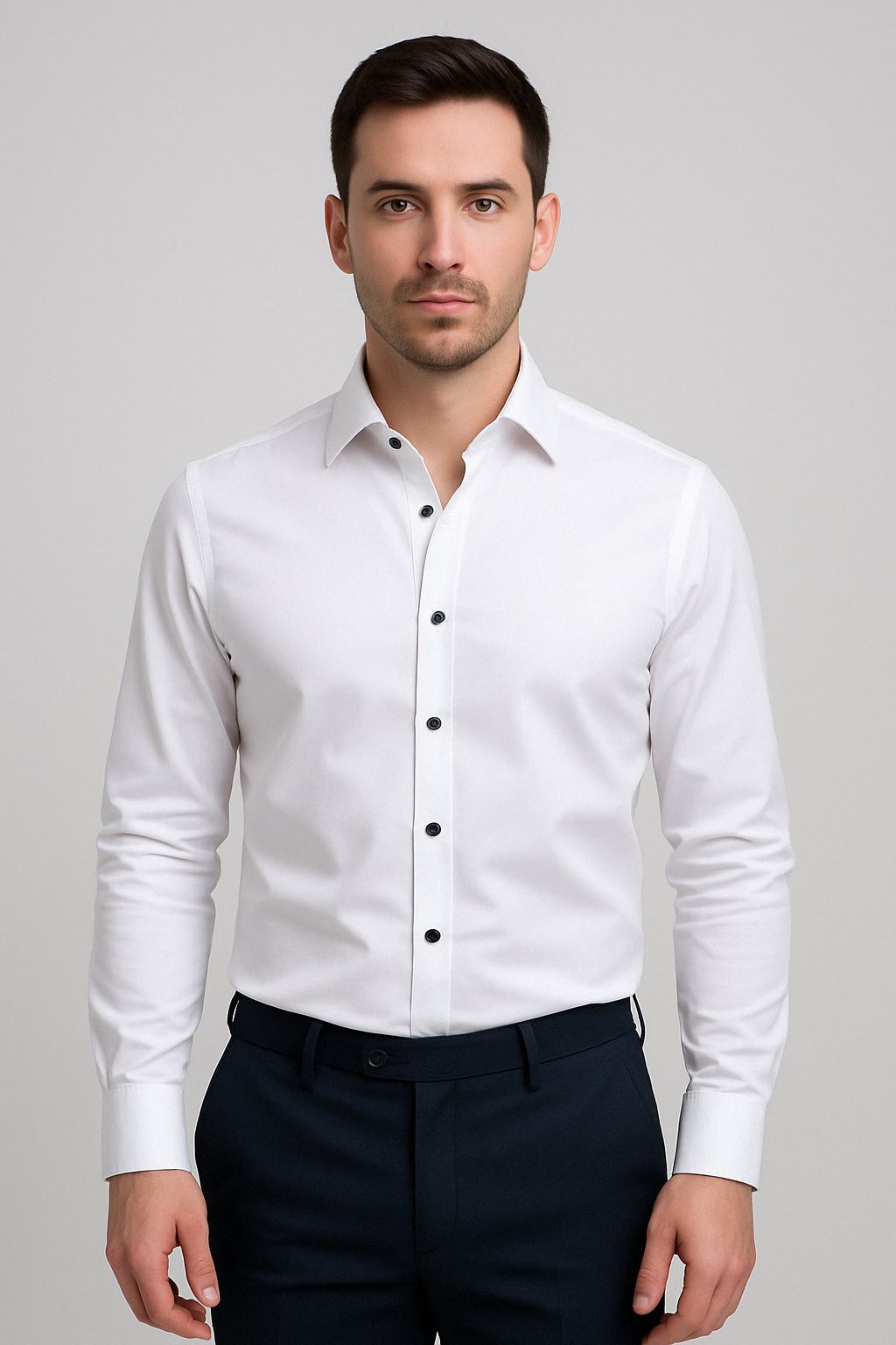 Chemise homme, détail du tissu sans repassage, couleur grise