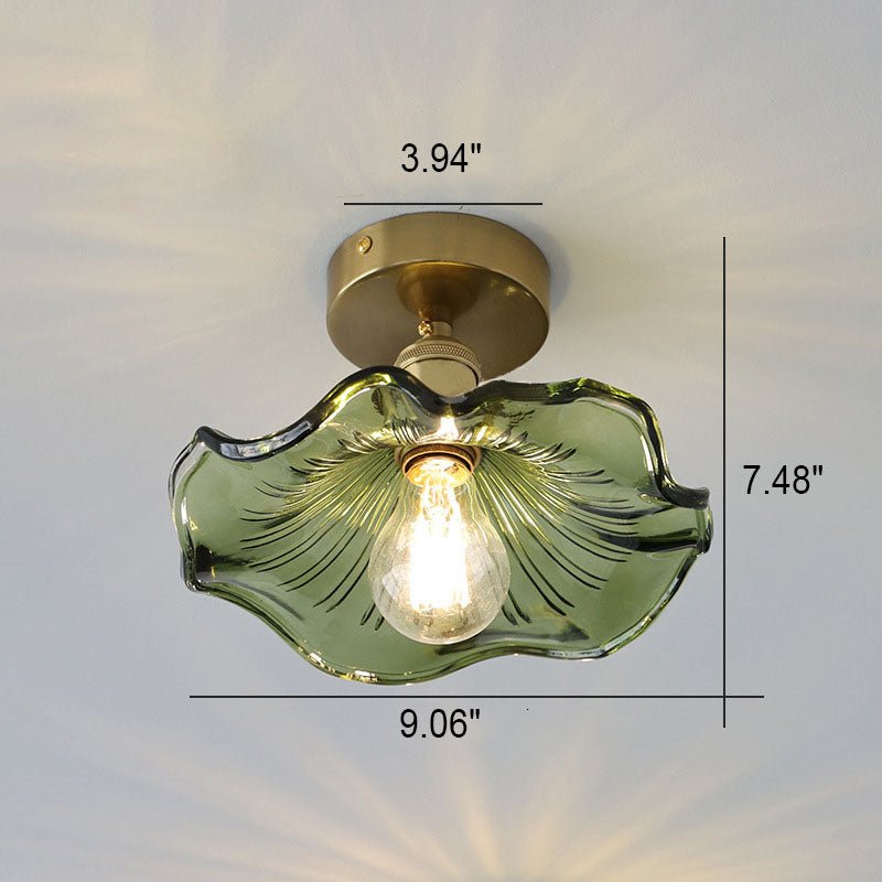 Ambiance chaleureuse créée par la lampe allumée