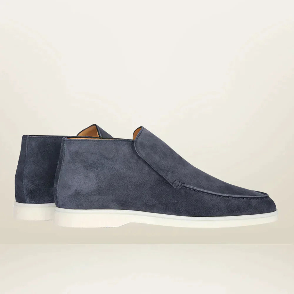 Détail du talon des mocassins en suède végan, finition soignée