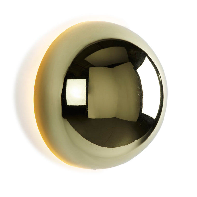 Lumière douce émise par l'applique ronde en verre