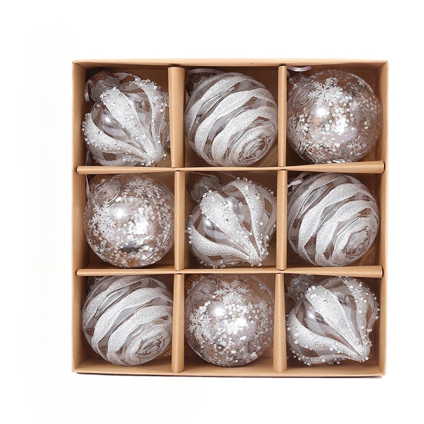 Gros plan sur une boule de Noël or rose champagne