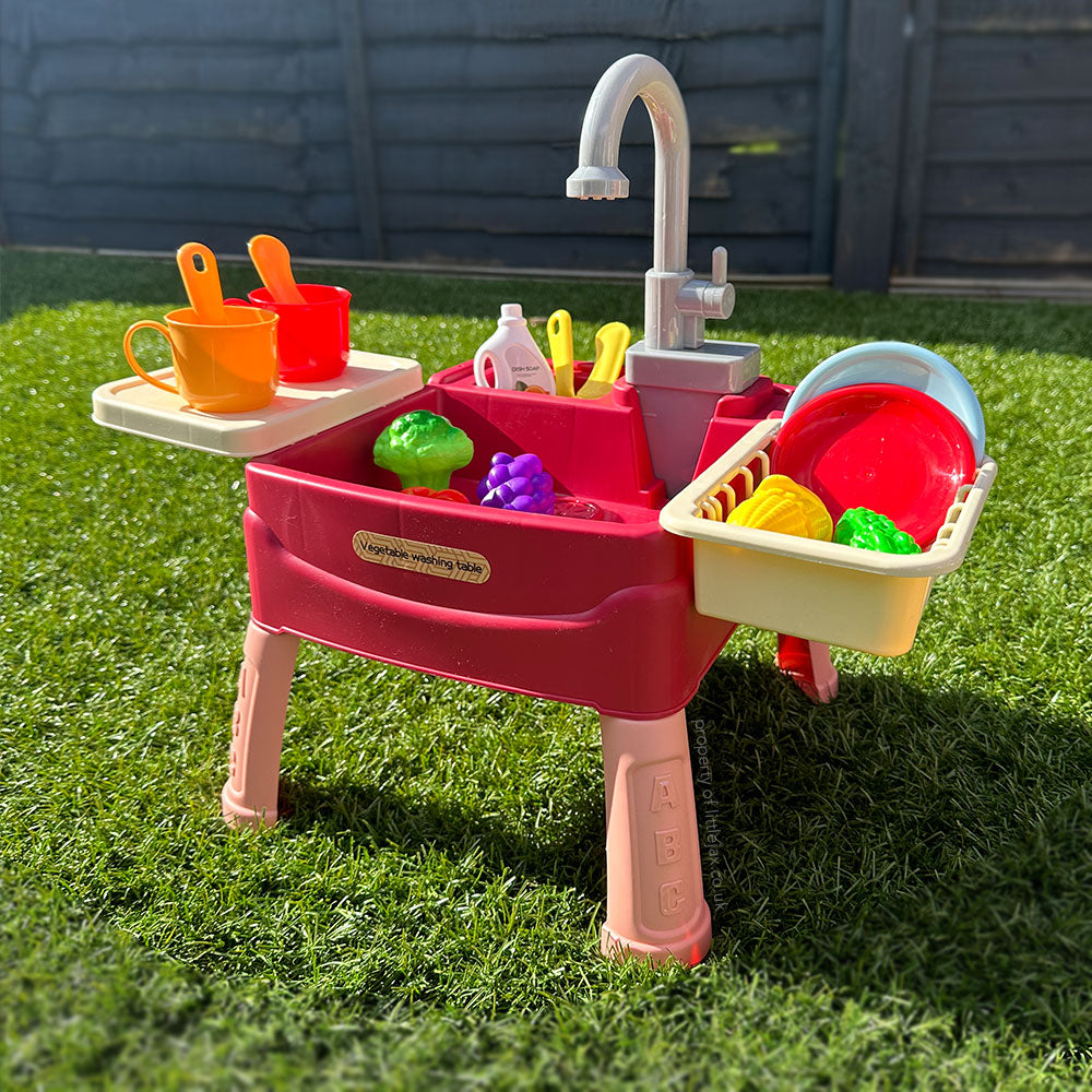 Cuisine de jeu enfant avec robinet fonctionnel et accessoires