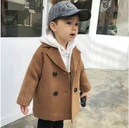 Détails élégants sur une veste chaude pour enfant