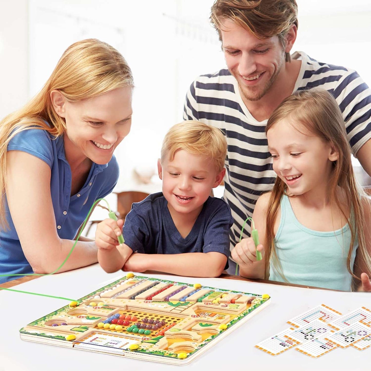 Présentation des quatre niveaux progressifs du jouet éducatif