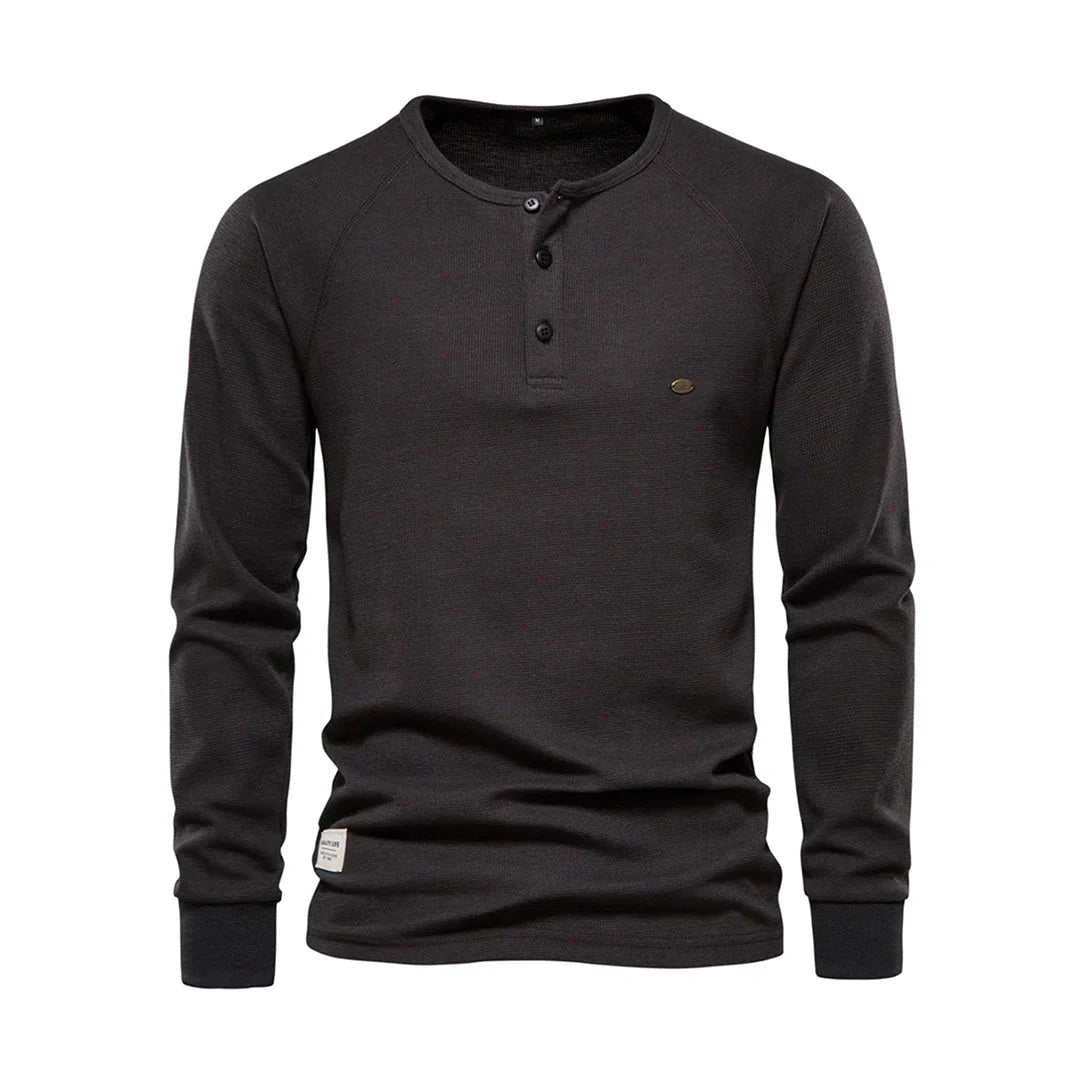 Vue latérale d'une chemise décontractée pour homme