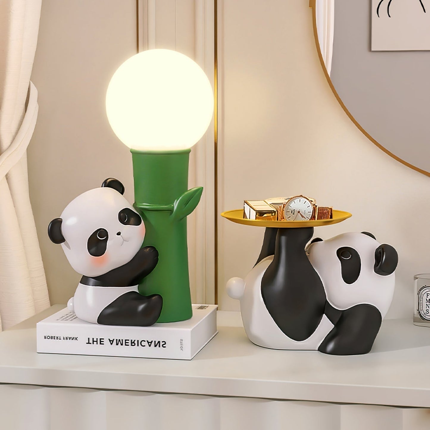 Vue de dessus de la lampe en bambou et panda