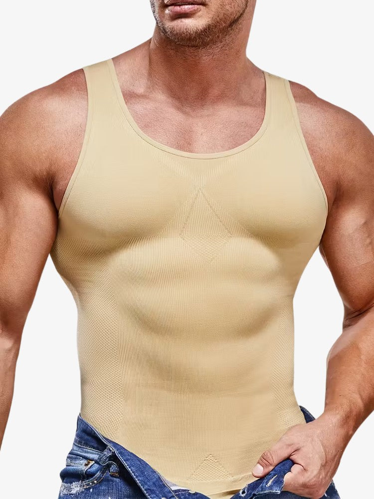Homme effectuant des étirements avec la chemise corrective