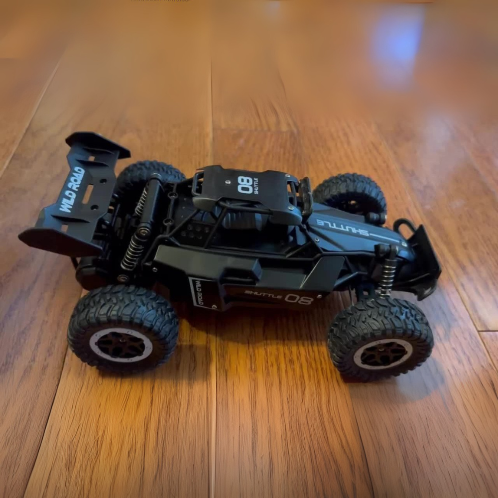 Télécommande de la voiture RC avec boutons visibles