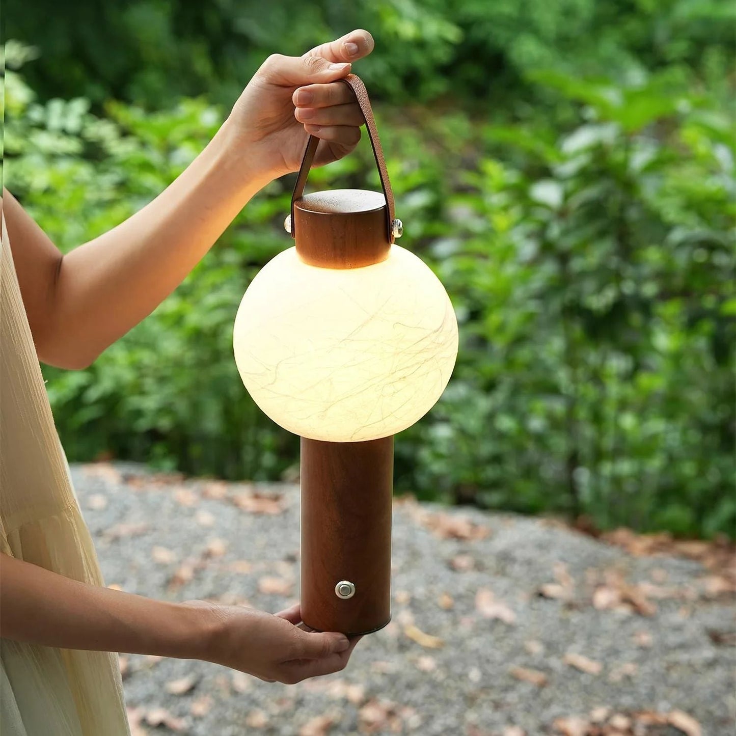 Éclairage naturel créant une ambiance cosy