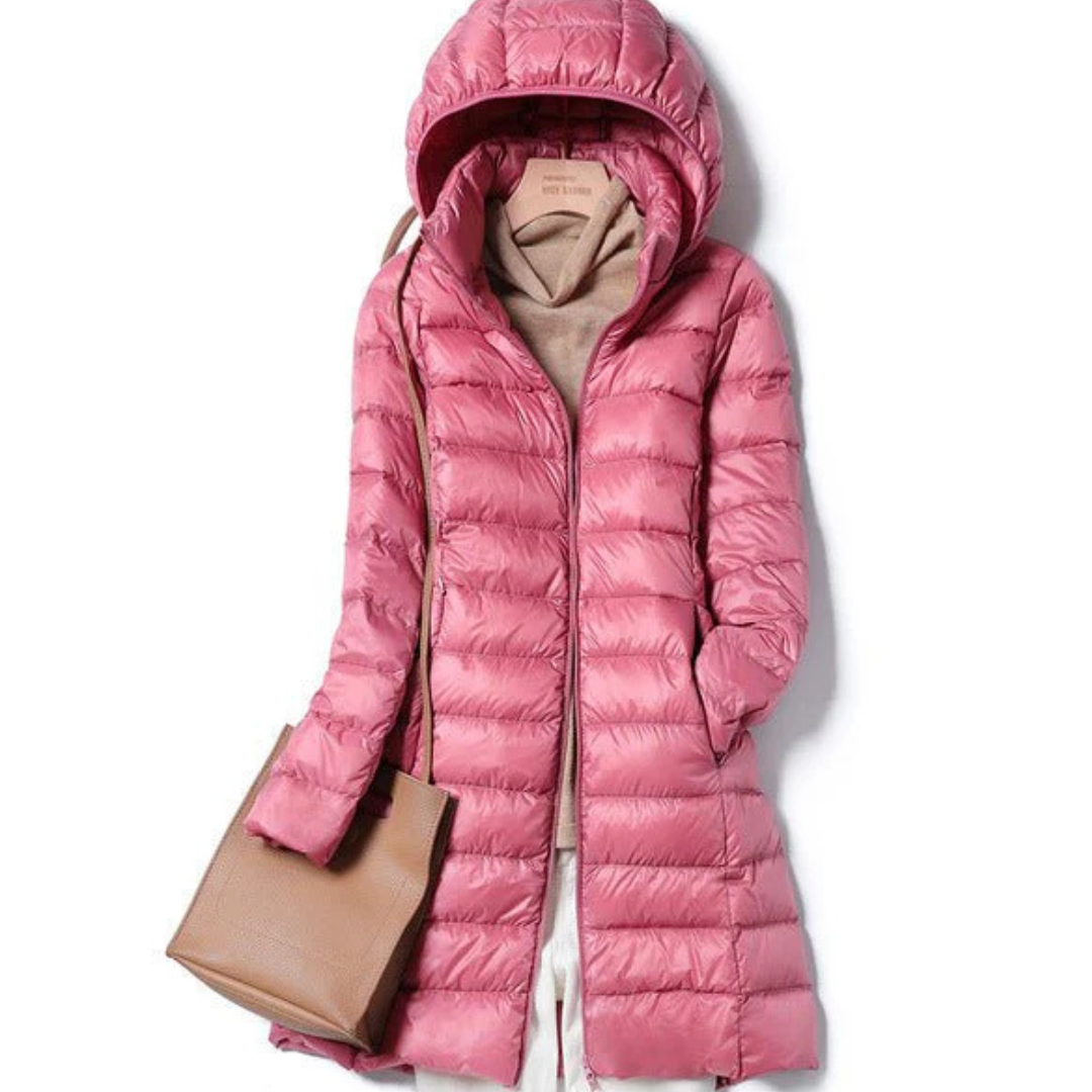 Vue arrière de la veste matelassée, capuche et coupe longue