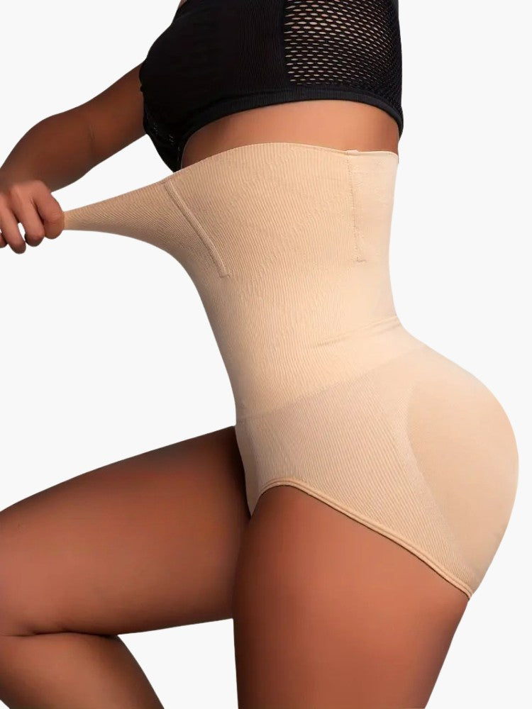 Vue arrière de la culotte taille haute beige sur mannequin