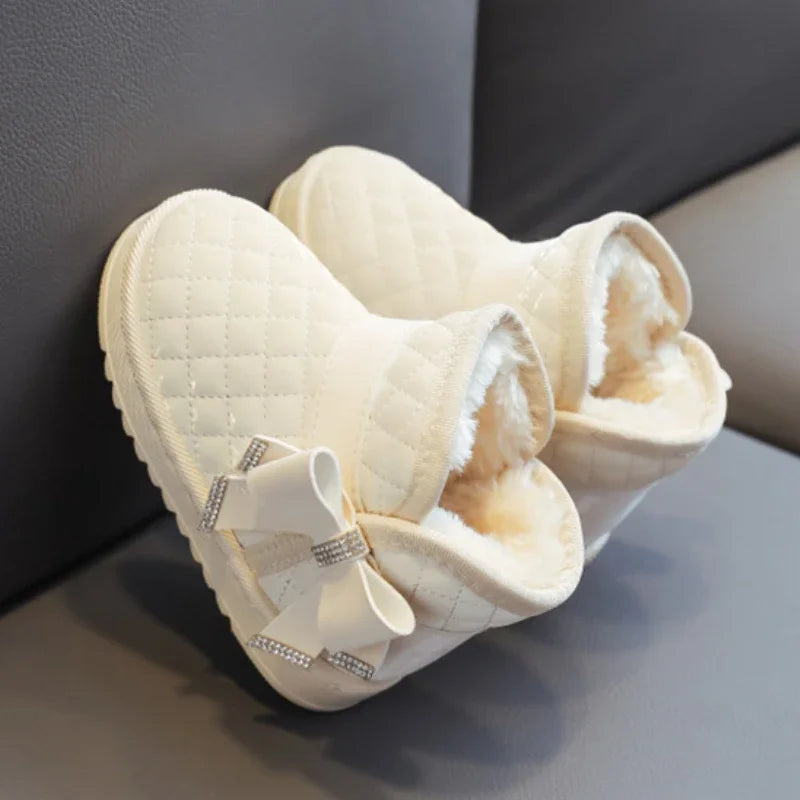 Vue latérale de bottes imperméables pour enfants