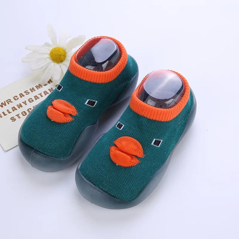 Chaussons bébé antidérapants, couleur kaki, vue en perspective