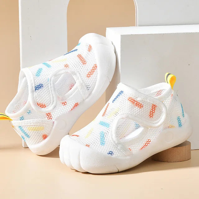 Sandales bébé en extérieur, parfaites pour les journées ensoleillées
