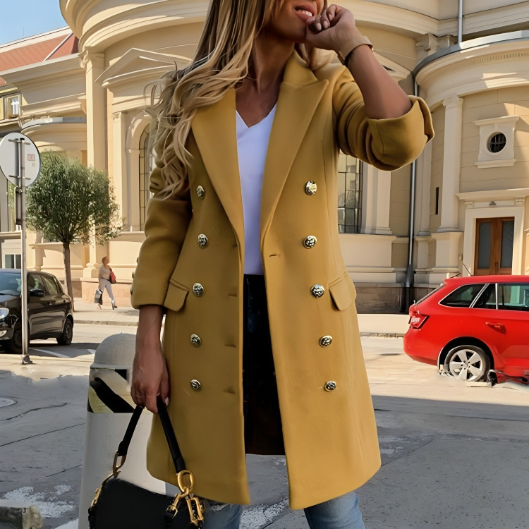 Manteau long en laine avec col en duvet et boutons décoratifs