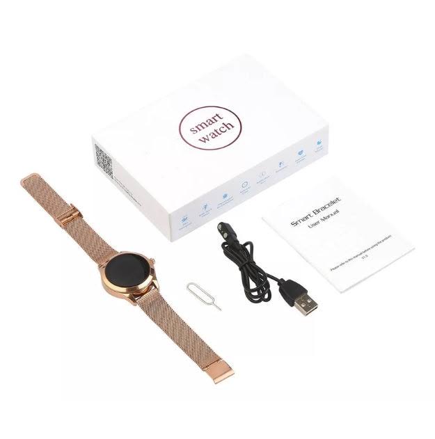 Vue rapprochée du cadran personnalisable d'une montre intelligente chic