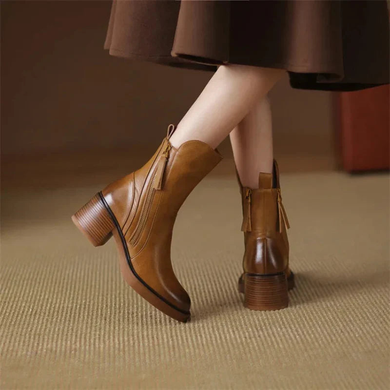 Bottines enfilées avec détail de fermeture éclair latérale