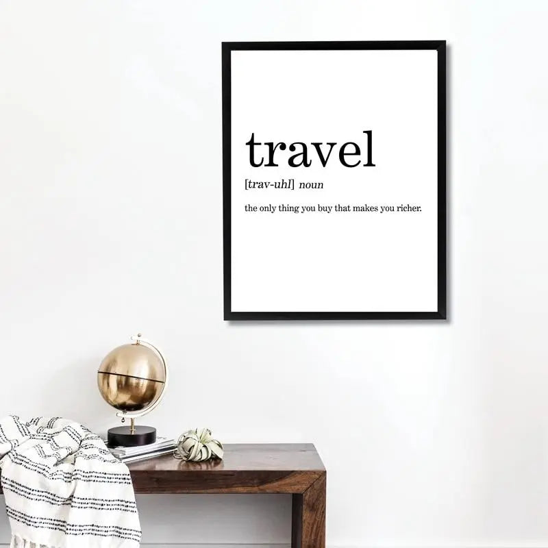 Affiche de voyage avec définition du mot 'Travel' en noir et blanc