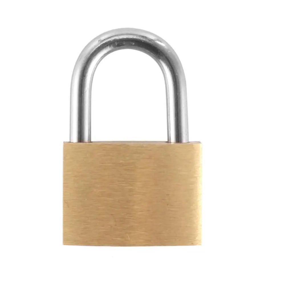 Vue rapprochée du cadenas doré avec trois clés