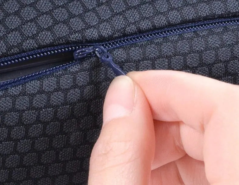 Vue latérale du coussin montrant sa forme ergonomique