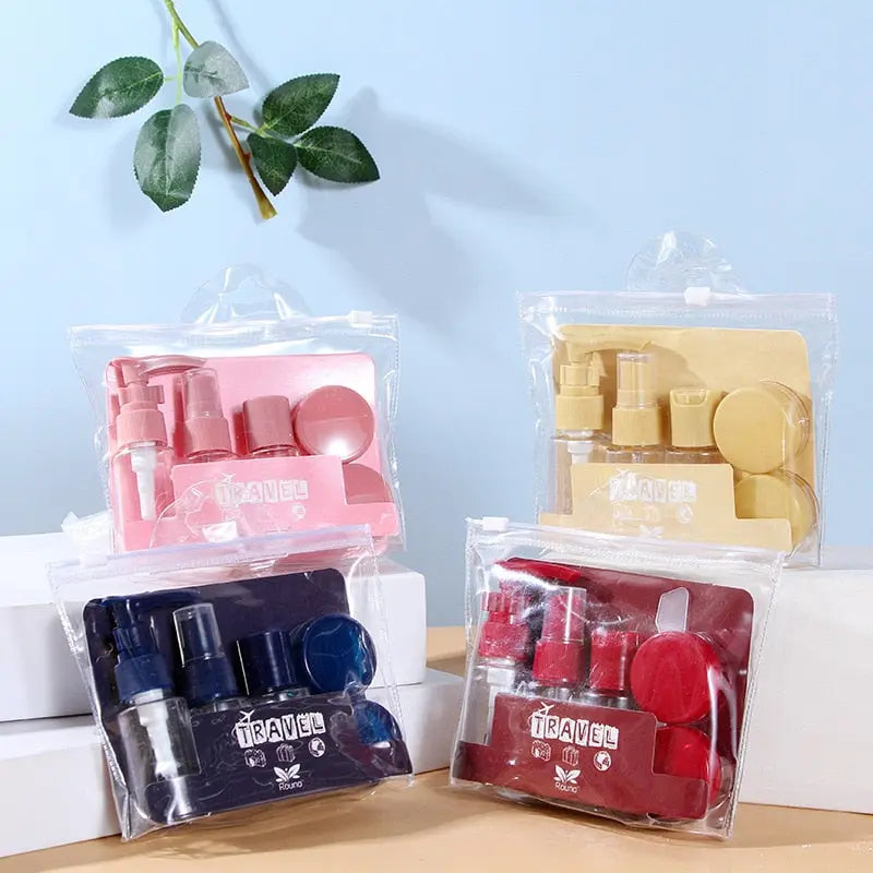 Kit de voyage avec flacons et pots dans une trousse transparente