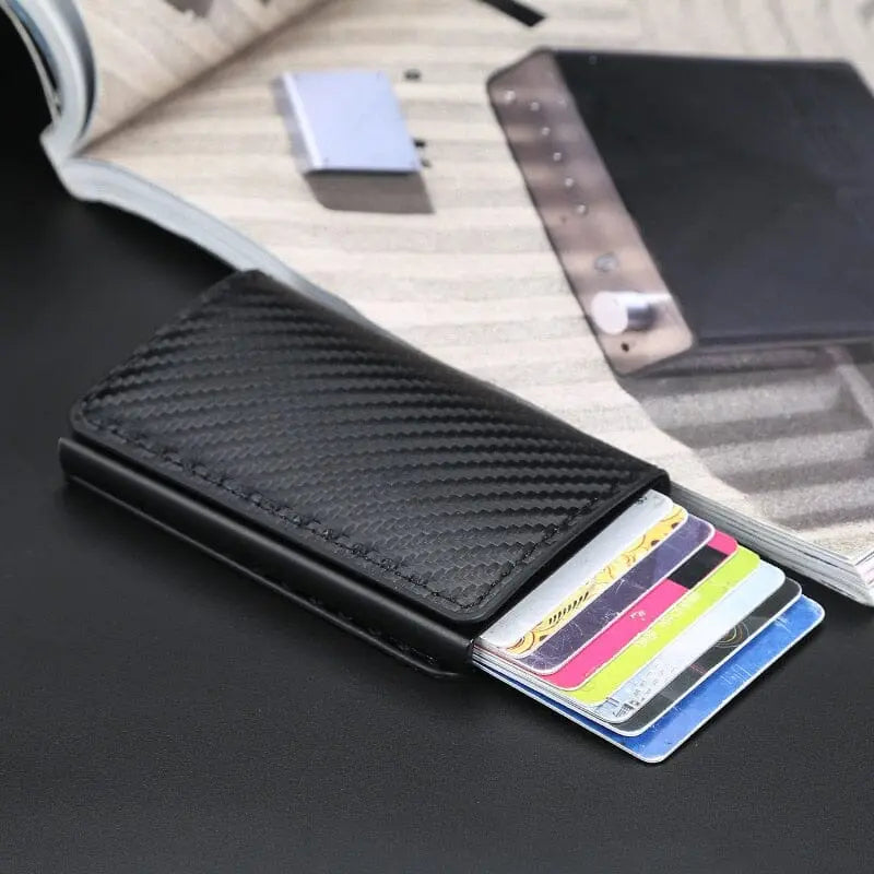 Intérieur du porte-cartes montrant les compartiments pour cartes