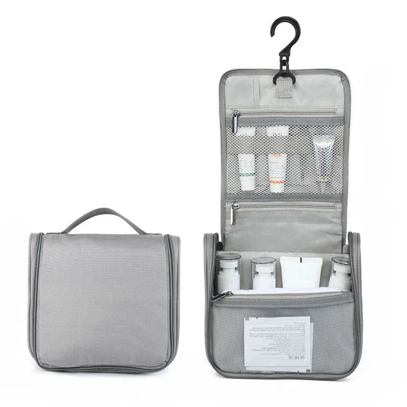 Trousse grise suspendue, compartiments multiples visibles