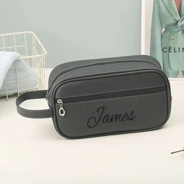 Trousse de toilette grise avec prénom brodé en noir