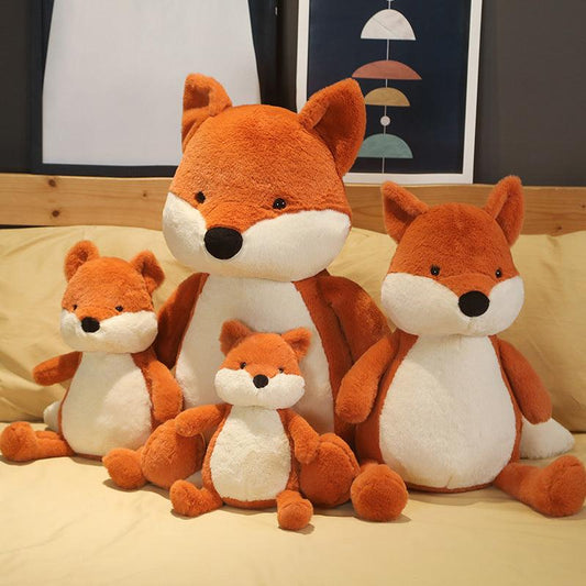 Renard en peluche rouge, assis, avec un fond neutre