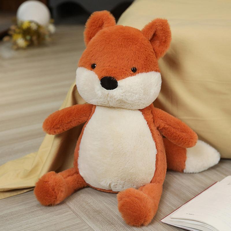 Différentes tailles de peluches renard rouge alignées sur une étagère