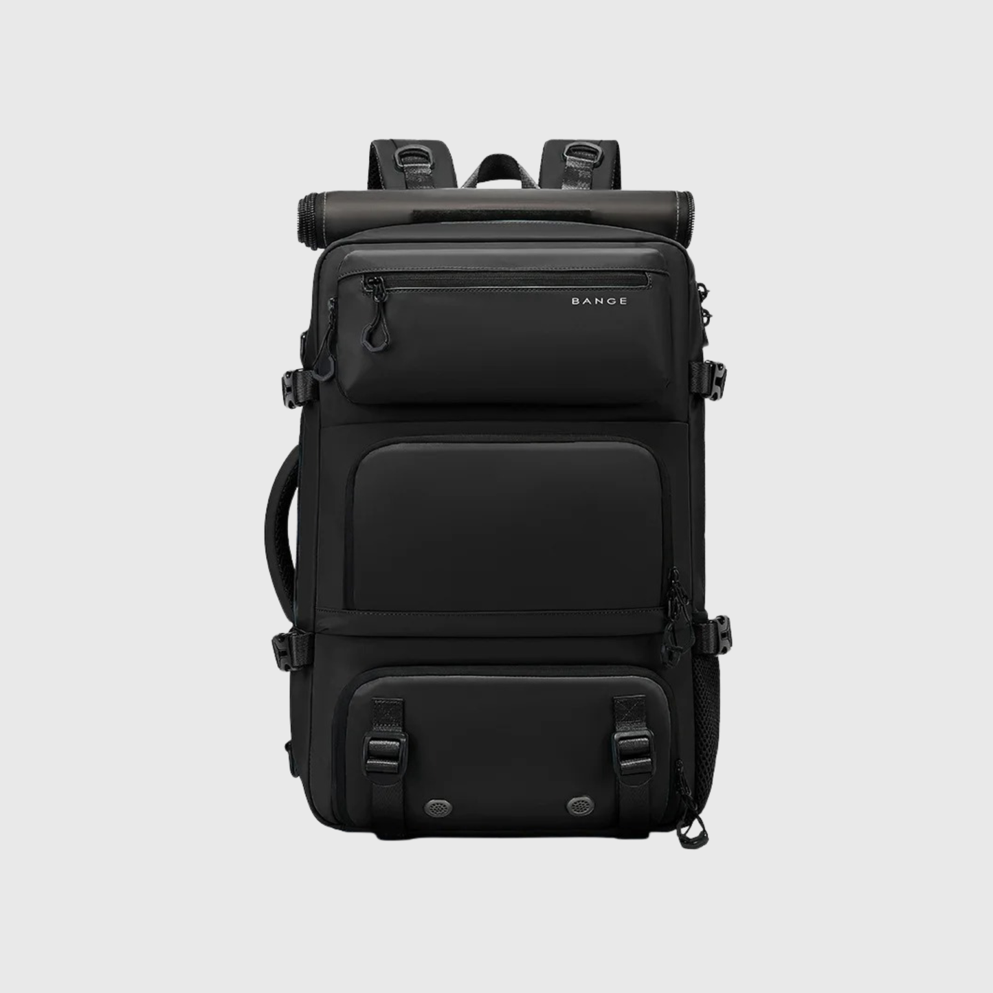 Sac à dos posé sur une table, montrant sa capacité et son design