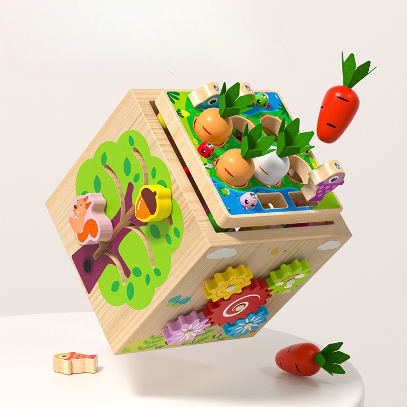 Vue de côté du cube montrant le xylophone intégré