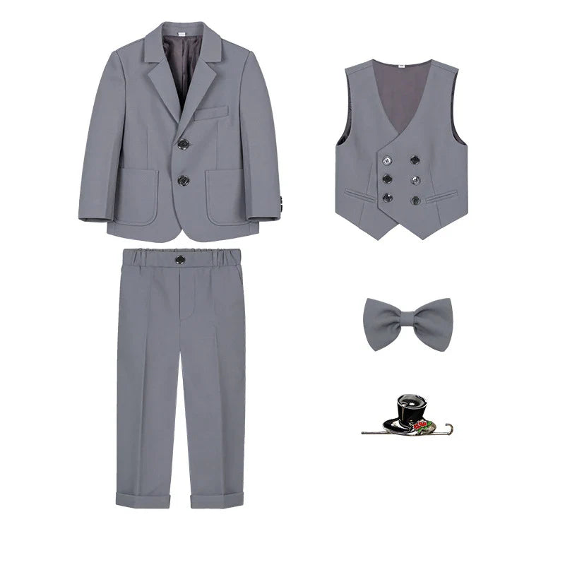 Vue arrière du tuxedo enfant, montrant la coupe ajustée