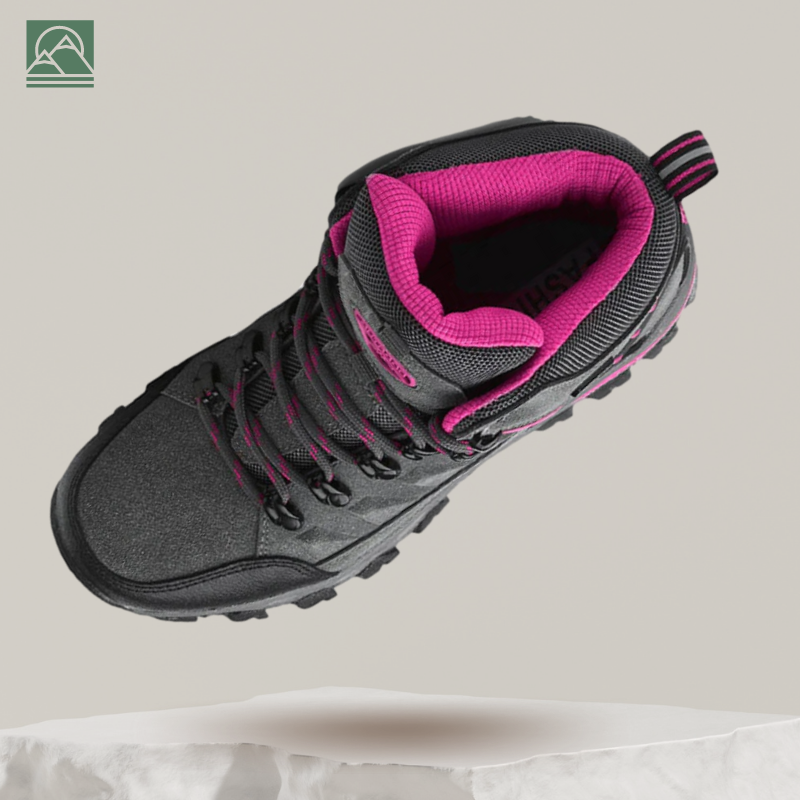 Chaussure de randonnée en gros plan, mettant en valeur la texture