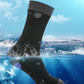 Chaussettes imperméables noires sur fond blanc