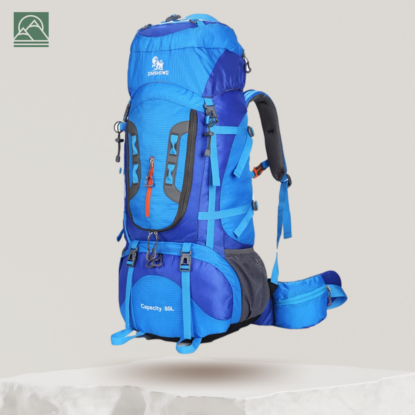 Sac à dos avec accessoires de randonnée à l'intérieur