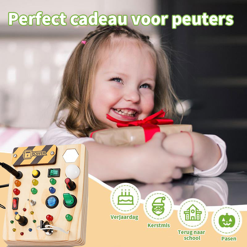 Vue rapprochée des boutons colorés sur le panneau éducatif