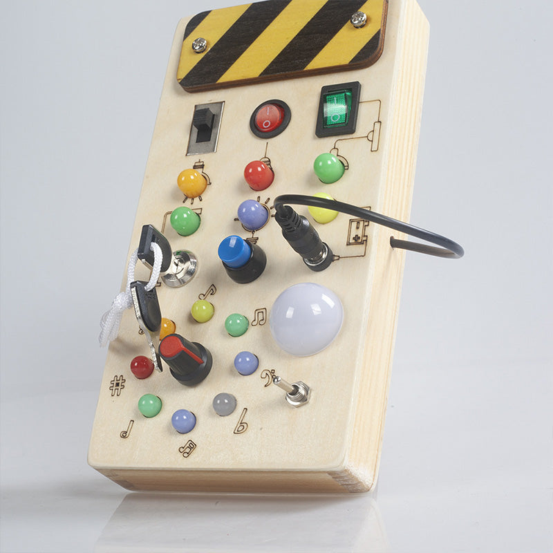 Panneau en bois montrant sa construction robuste et sûre