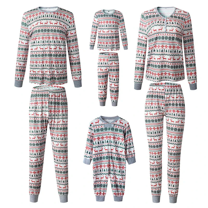 Vue de dos des pyjamas montrant les motifs de Noël