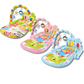 Tapis de jeu musical avec motifs colorés et jouets suspendus